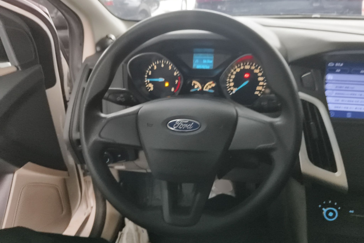 福特 福克斯 2015款 三厢 1.6L 手动舒适型中控内饰13