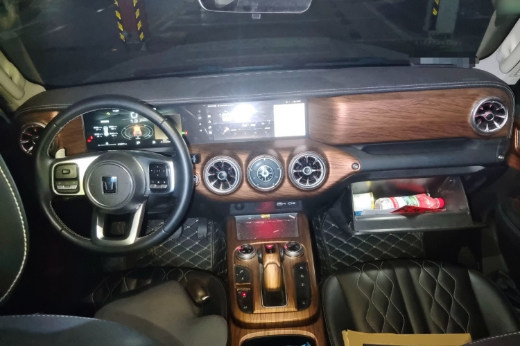 坦克300 2021款 越野版 2.0T 挑战者中控内饰12