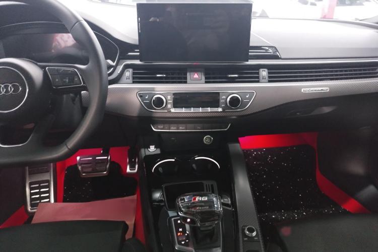 奥迪A4L 2023款 40 TFSI quattro 豪华动感型局部细节16