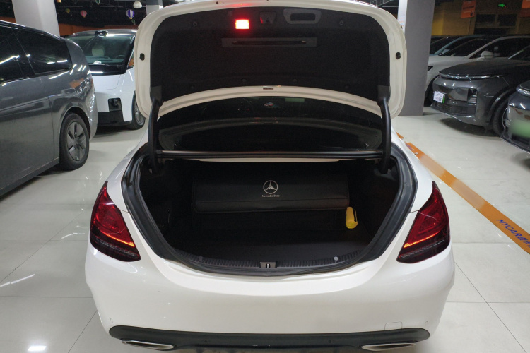 奔驰C级 2019款 C 260 运动版机舱底盘23