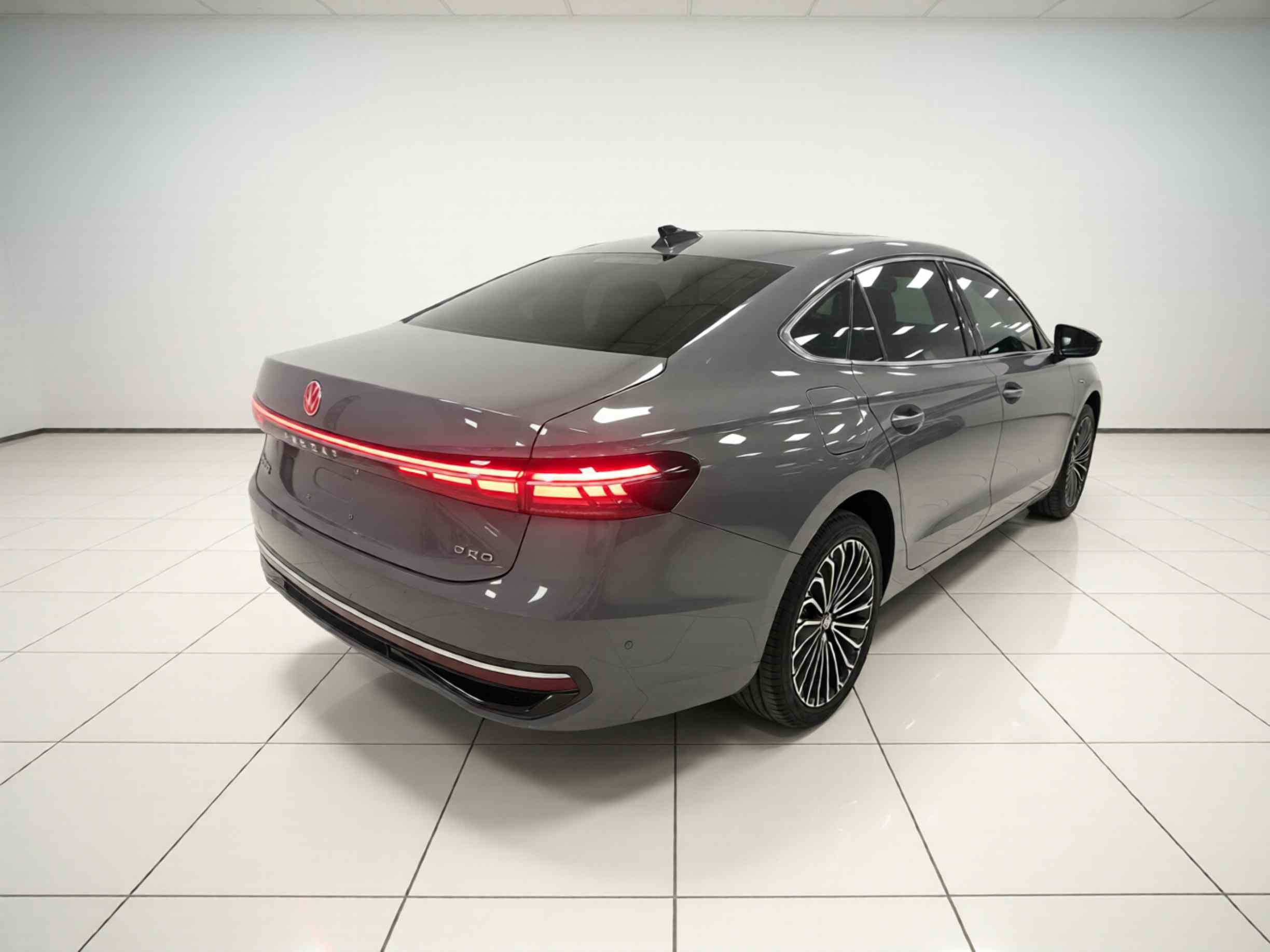 大众 帕萨特 2025款 Pro 380TSI 龙尊版(5)