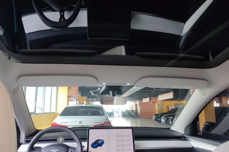 特斯拉 Model Y 2021款 长续航全轮驱动版中控内饰22
