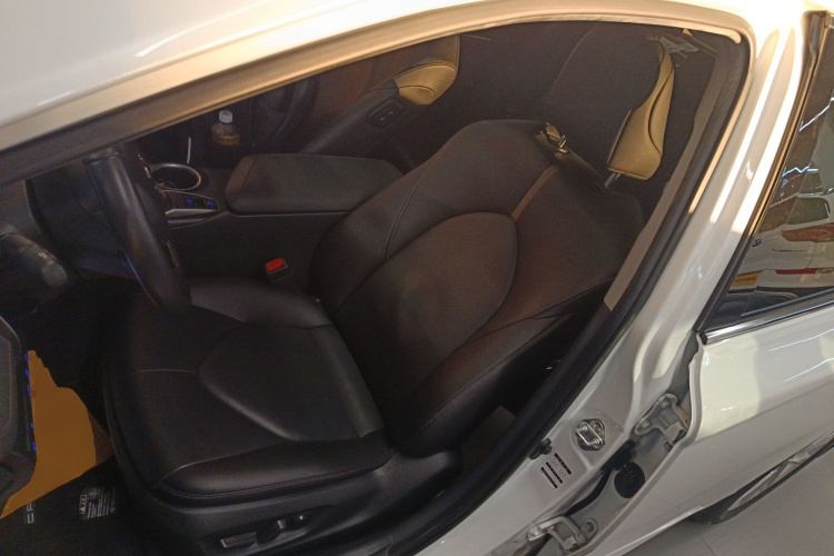 丰田 凯美瑞 2021款 2.0G 豪华版中控内饰19