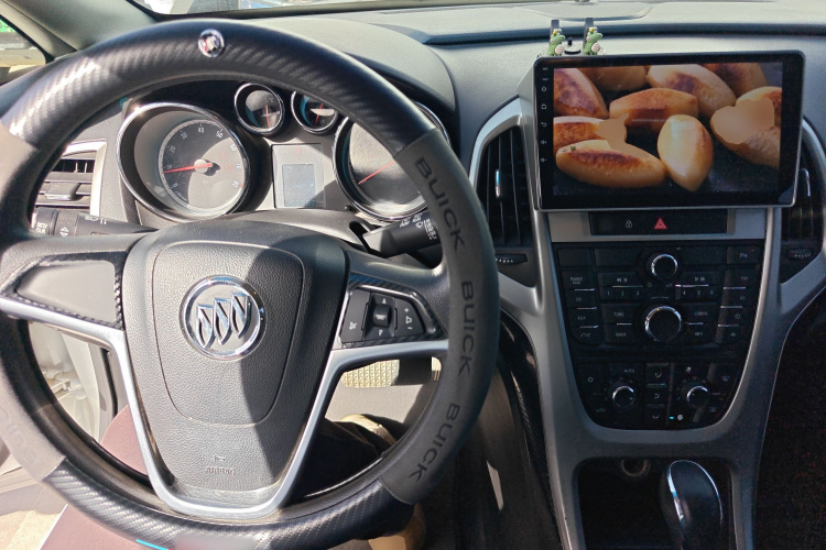 别克 英朗 2014款 XT 1.6L 自动时尚版中控内饰12