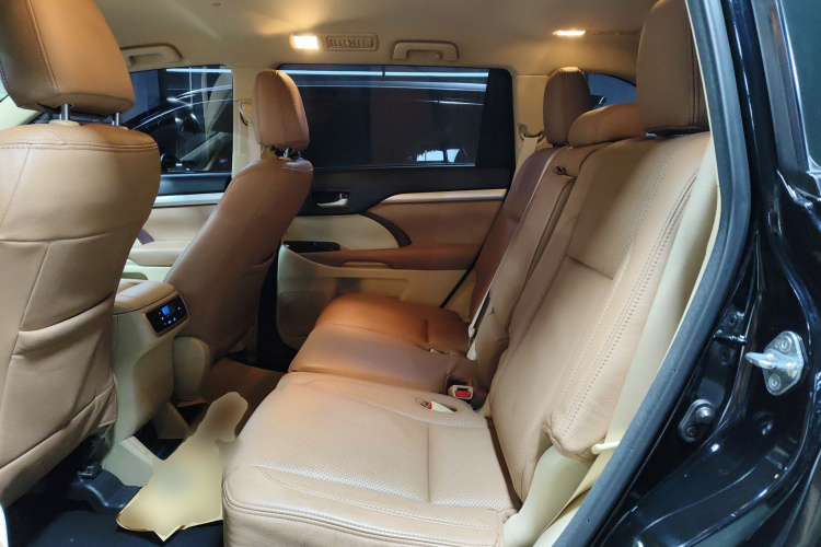 丰田 汉兰达 2017款 3.5L 四驱精英版 7座中控内饰21