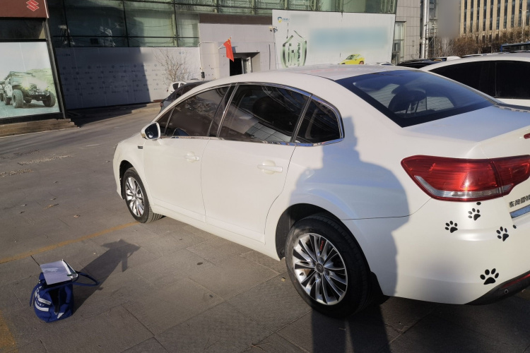 雪铁龙 世嘉 2016款 经典 三厢 1.6L 手动品尚型车身外观4