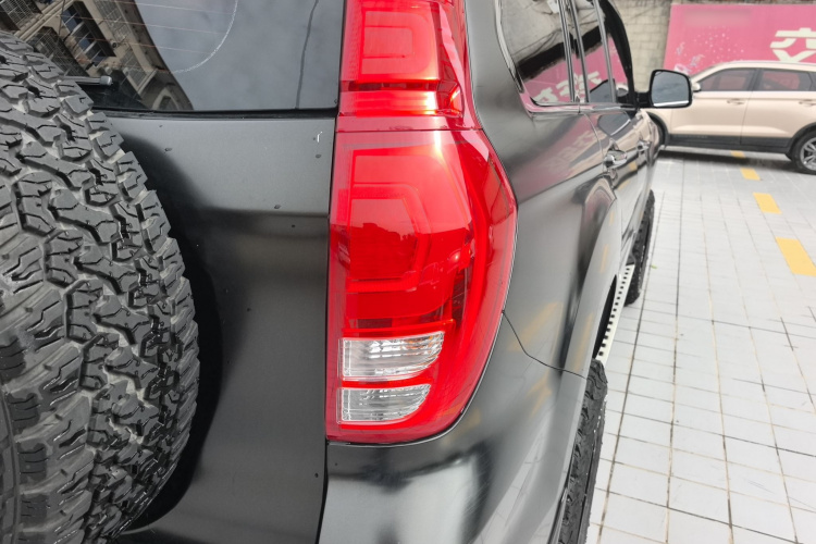 哈弗H9 2022款 2.0T 汽油四驱精英型 5座车身外观9