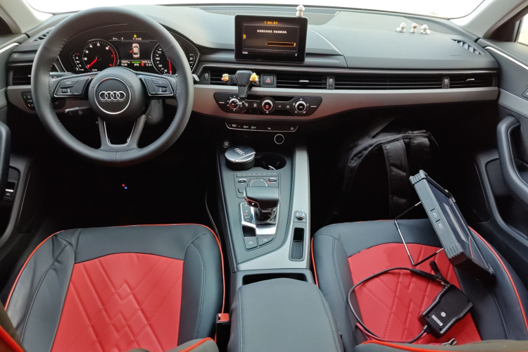 奥迪A4L 2019款 40 TFSI 进取型 国VI中控内饰7002