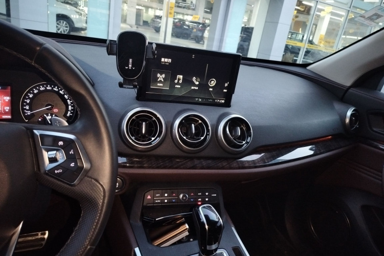 魏牌 VV5 2019款 升级款 2.0T 两驱超豪型 国V中控内饰7002