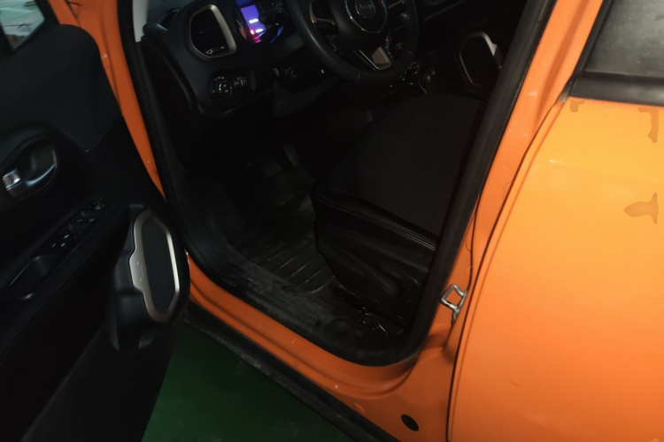 Jeep 自由侠 2017款 180T 自动高能版中控内饰20