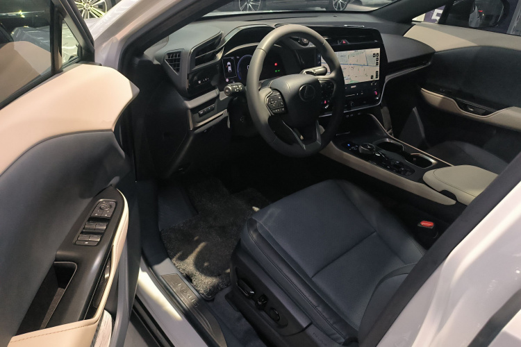 雷克萨斯RZ 2023款 450e 四驱纵享版中控内饰7003