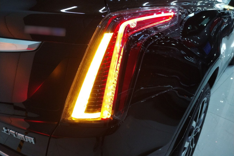 凯迪拉克XT5 2022款 2.0T 四驱豪华型（蜂鸟版）车身外观9