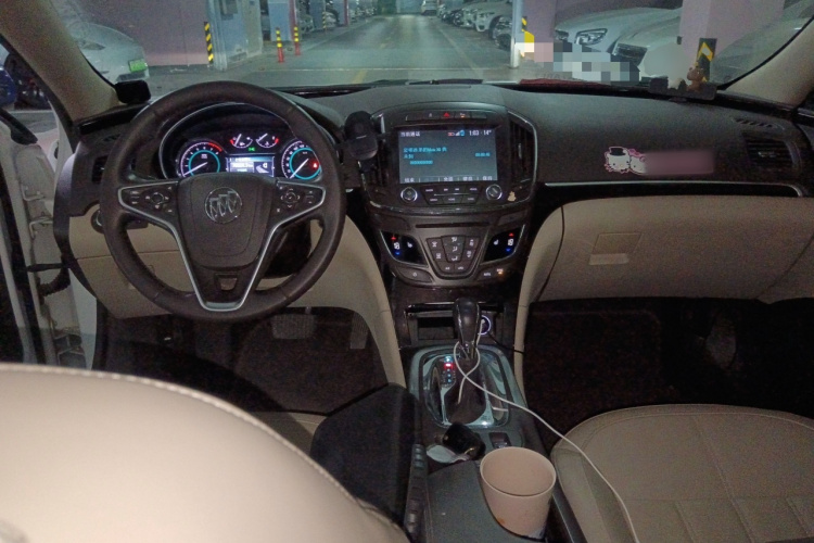 别克 君威 2015款 2.0L 精英时尚型中控内饰12