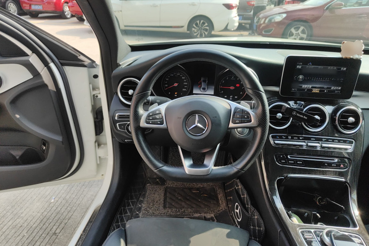 奔驰C级 2018款 C 200 运动版局部细节13