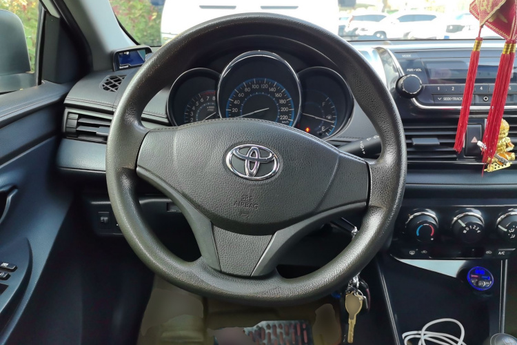 丰田 威驰 2014款 1.3L 手动型尚版中控内饰13