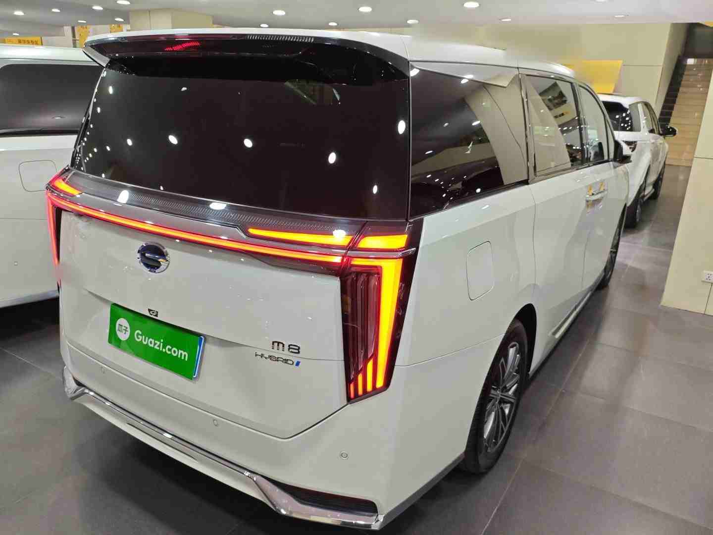 车辆右后45度外观展示