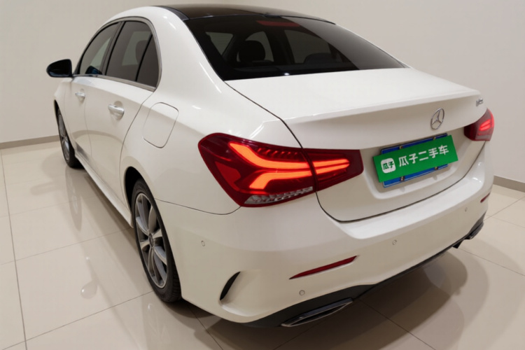 奔驰A级 2021款 A 200 L 运动轿车动感型车身外观5