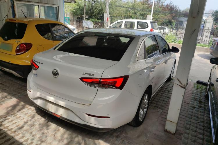 别克 英朗 2021款 改款 典范 1.5L 自动精英型车身外观7