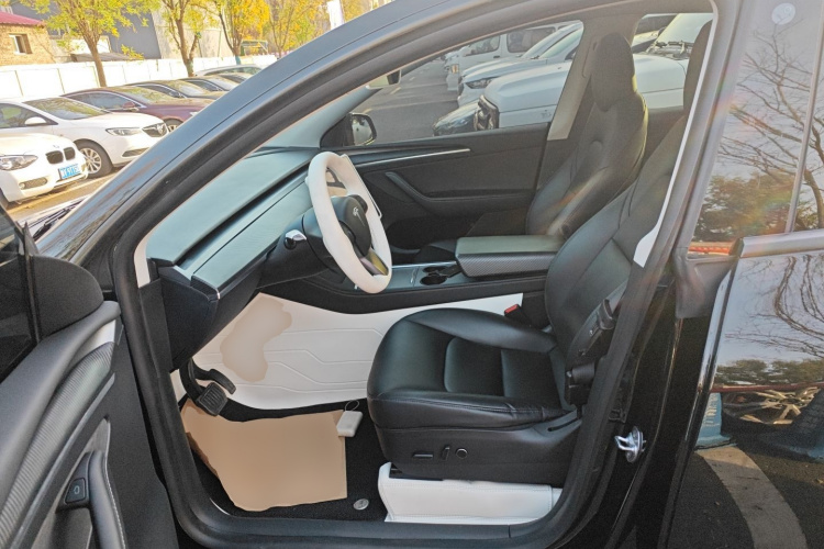 特斯拉 Model Y 2021款 标准续航后驱版中控内饰19