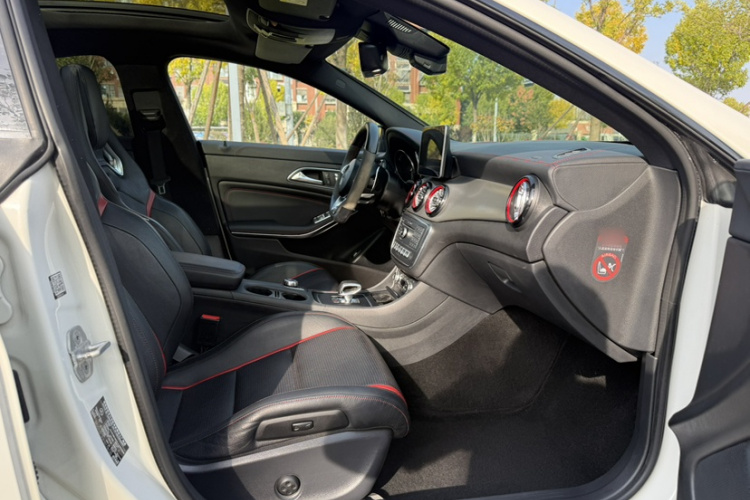 奔驰CLA AMG 2015款 AMG CLA 45 4MATIC中控内饰7001