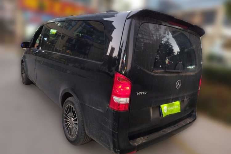 奔驰 威霆 2021款 2.0T 精英版 7座车身外观5