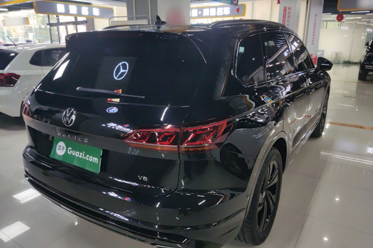 大众 途锐 2022款 3.0TSI 锐享版 曜黑运动套装车身外观7