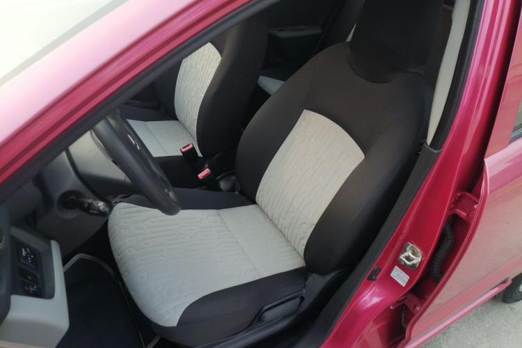 铃木 奥拓 2013款 1.0L 自动豪华型局部细节19