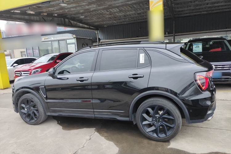 领克01 2021款 2.0TD 四驱暗夜版车身外观4