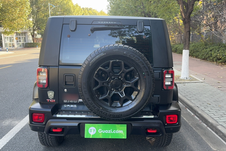 北京越野 北京BJ40 2021款 2.0D 自动四驱刀锋英雄版侠客型车身外观6003