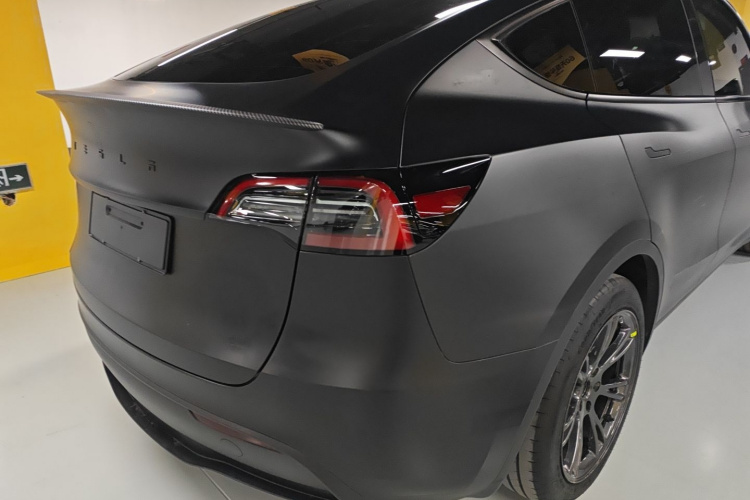特斯拉 Model Y 2024款 后轮驱动版车身外观9