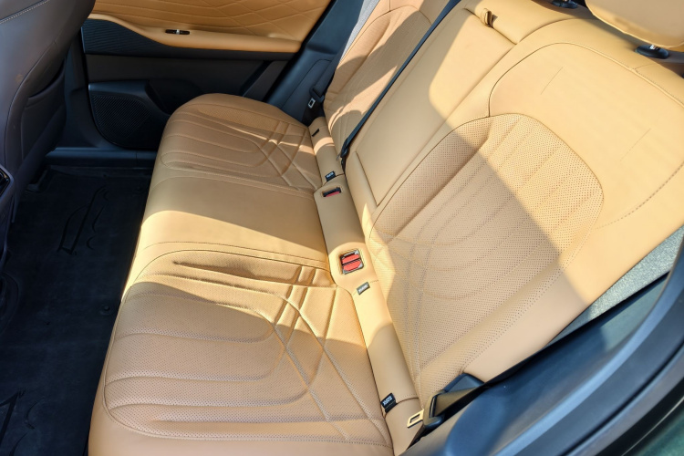 吉利银河 银河星舰7 EM-i 2025款 120km 探索+版中控内饰7006