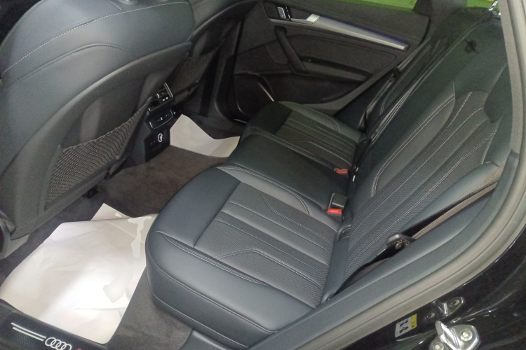 奥迪Q5L 2025款 45周年典藏版 40 TFSI 豪华动感型中控内饰21