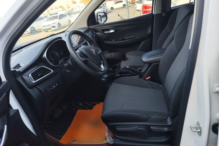 宝骏730 2021款 1.5T CVT时尚型 7座中控内饰19