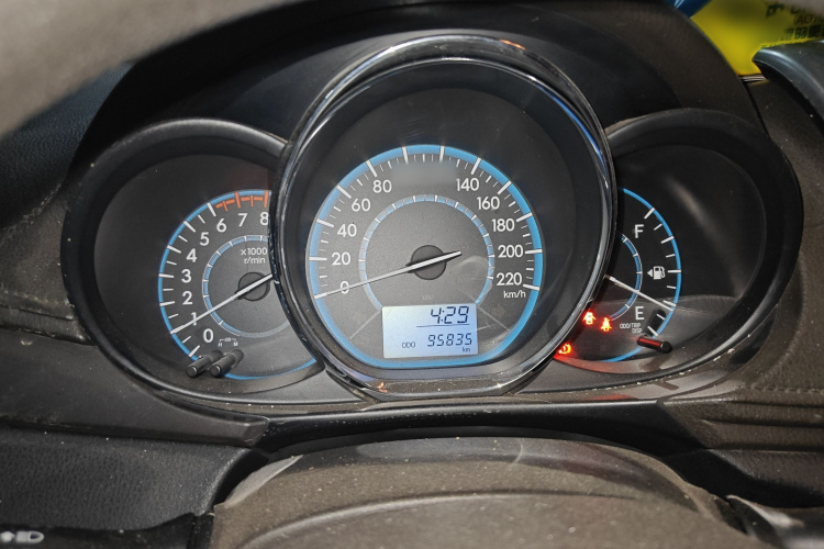 丰田 威驰 2014款 1.3L 手动型尚版局部细节14