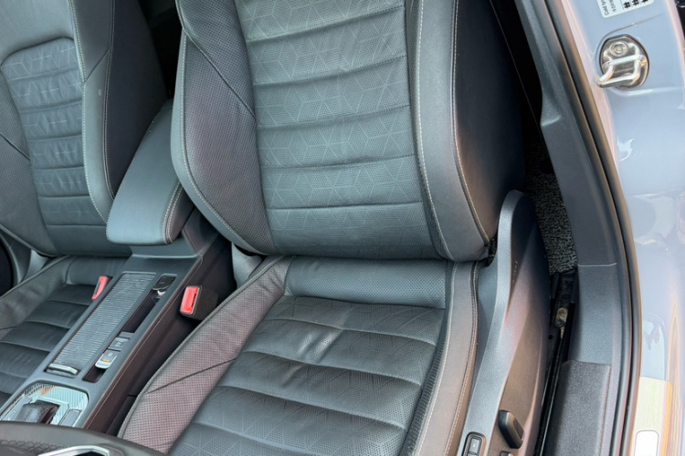 一汽-大众CC 2021款 380TSI 夺目版中控内饰7011