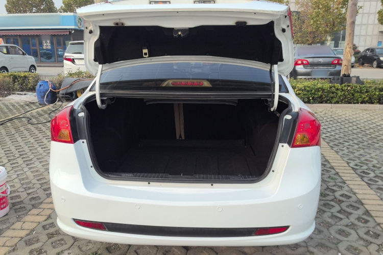 别克 凯越 2013款 1.5L 自动经典型机舱底盘23