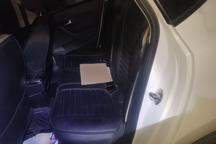 大众 Polo 2016款 1.4L 手动风尚型中控内饰7004