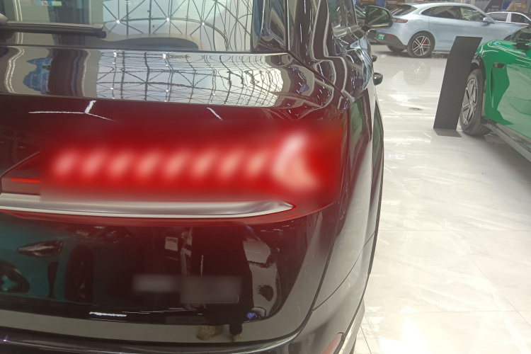 奥迪Q7 2022款 55 TFSI quattro S line运动型车身外观9