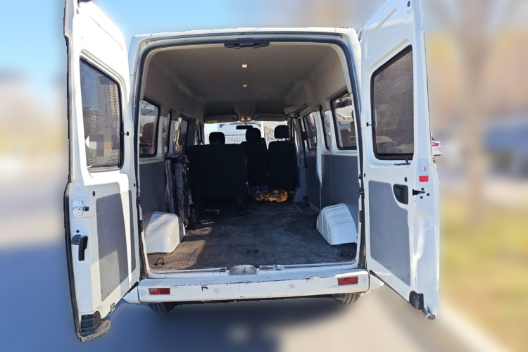 上汽大通MAXUS 新途V80 2021款 2.0T PLUS 手动全能王中轴中顶6/7/8/9座局部细节23