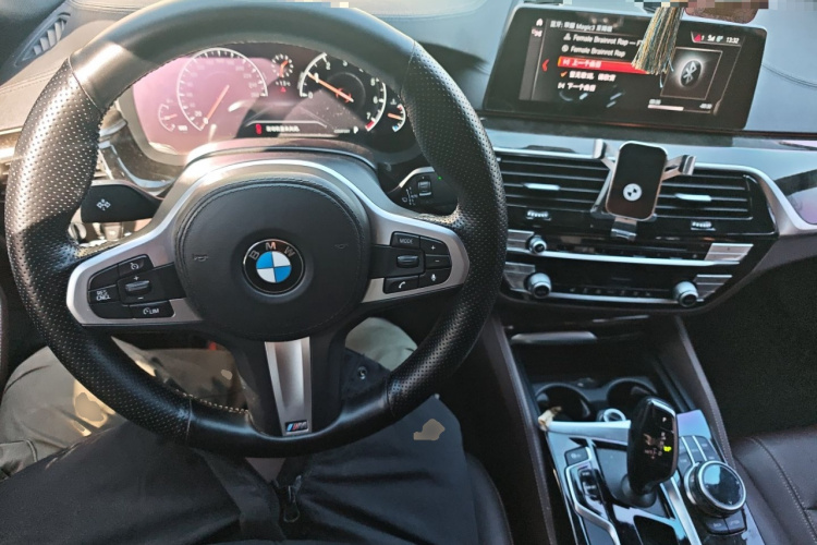 宝马5系 2019款 525Li M运动套装中控内饰13