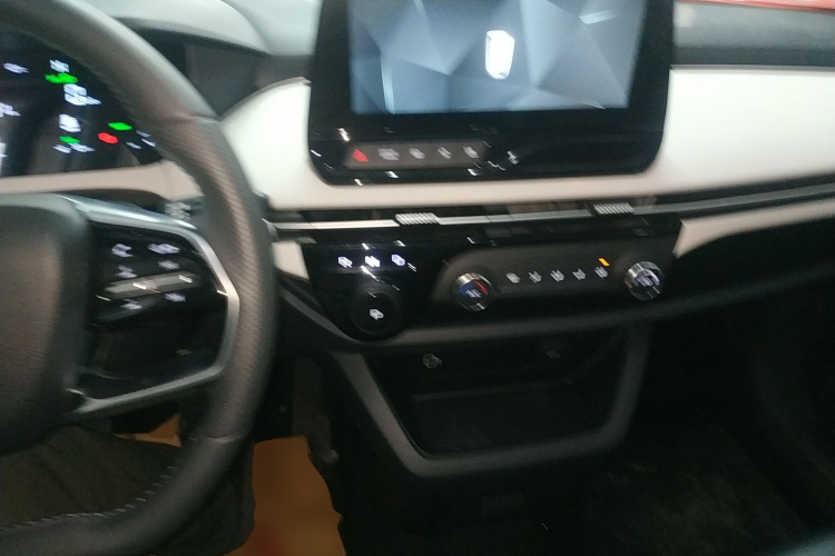 奔腾NAT 2023款 PRO 舒享出行版 419km中控内饰12