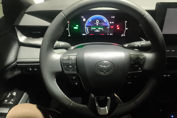 丰田 凯美瑞 2024款 双擎 2.0HGVP 豪华版局部细节13