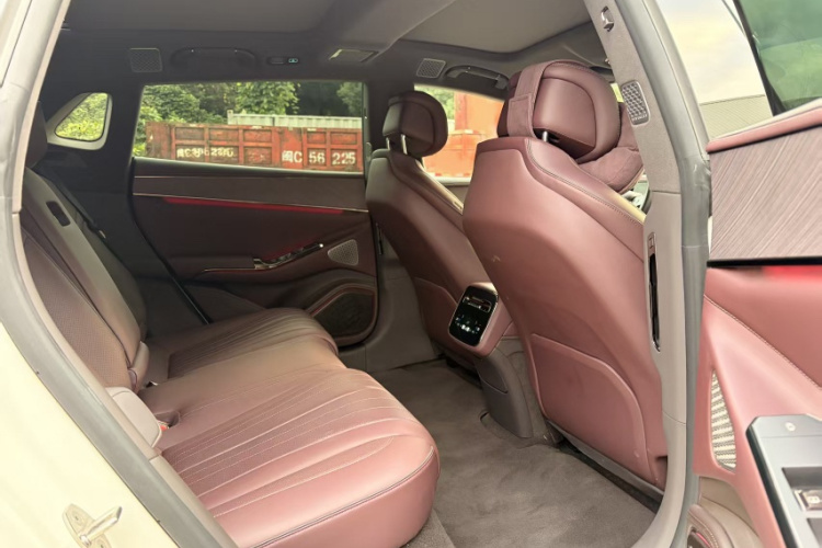 腾势Z9GT 2024款 1100四驱Ultra版中控内饰7004