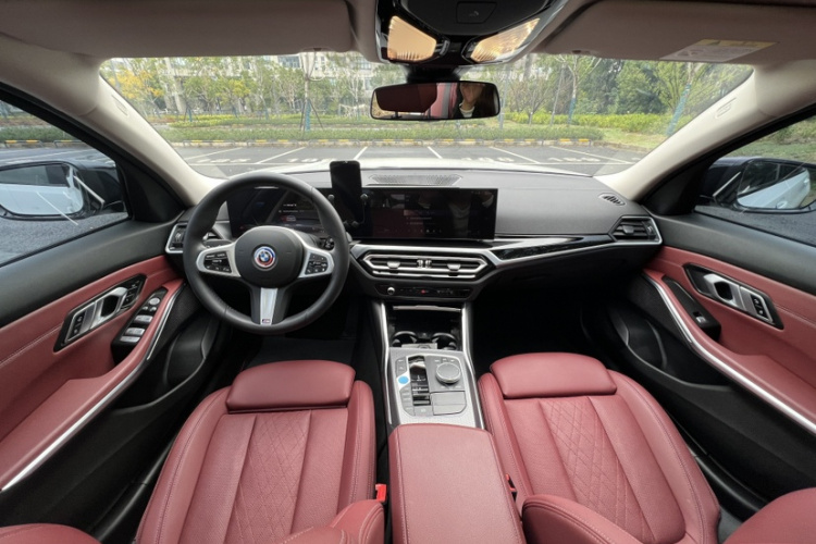 宝马i3 2024款 eDrive 40 L 曜夜套装中控内饰7003