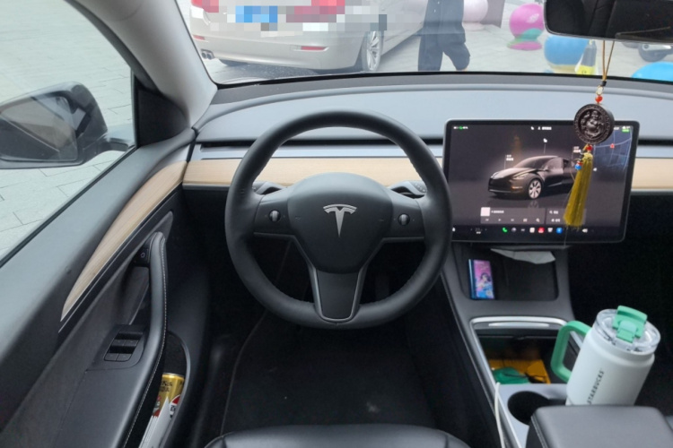 特斯拉 Model Y 2022款 改款 后轮驱动版中控内饰13