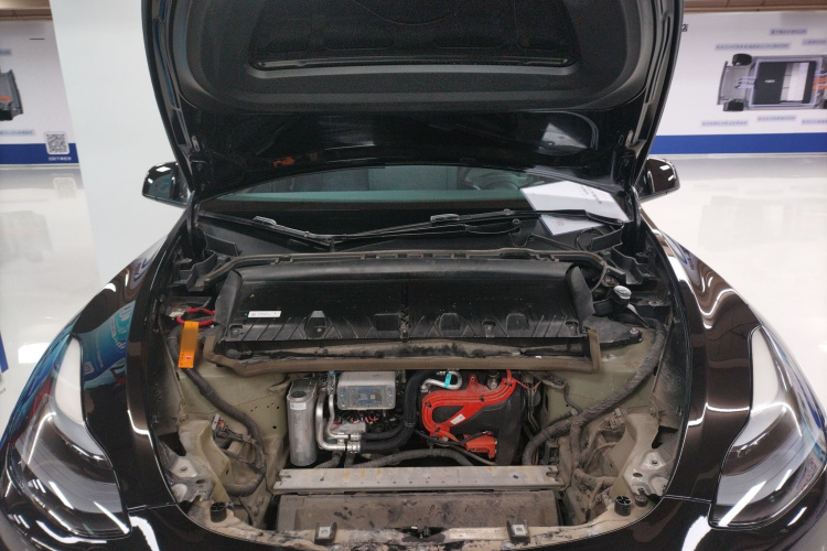 特斯拉 Model Y 2022款 改款 后轮驱动版机舱底盘24
