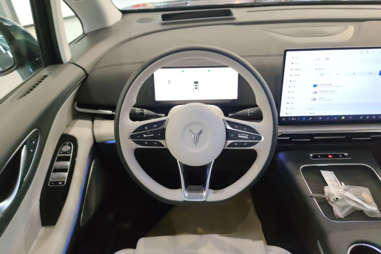 岚图汽车 岚图梦想家 2025款 PHEV 四驱旗舰鲲鹏版局部细节13