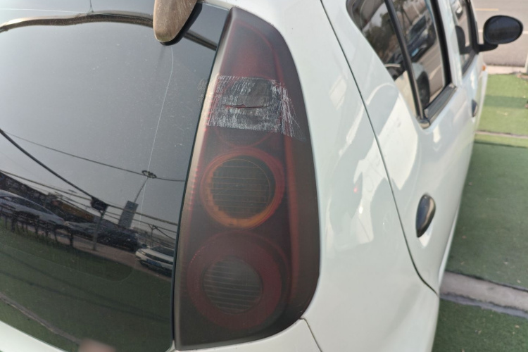 比亚迪F0 2015款 1.0L AMT 铉酷型车身外观9