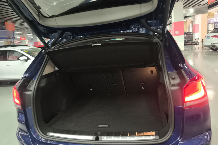 宝马X1 2020款 sDrive25Li 领先型机舱底盘23