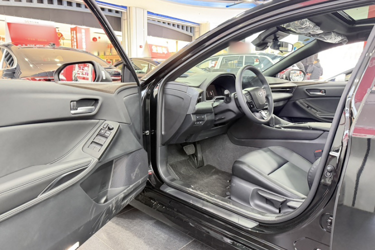 丰田 亚洲龙 2024款 2.0L 进取版中控内饰7005